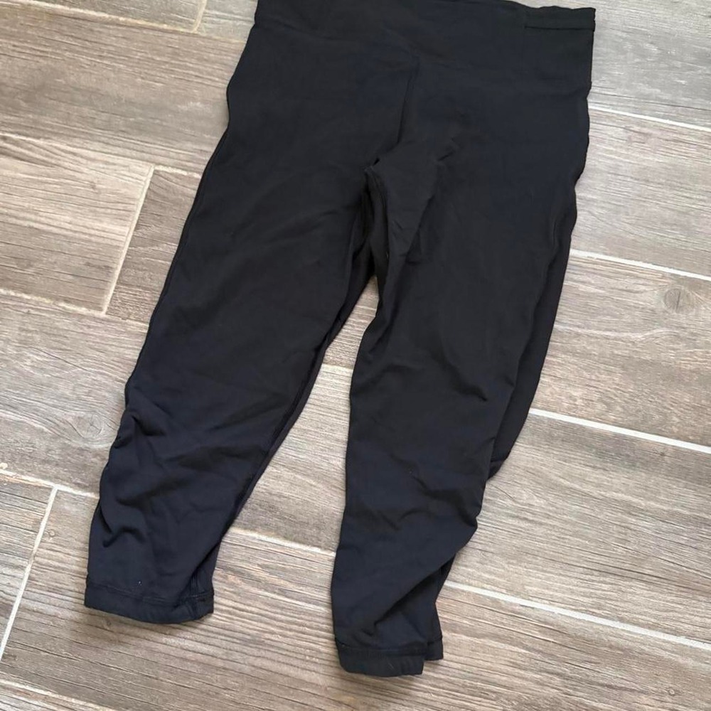 Black Lululemon Capri leggings size 6 - Picture 4 of 7